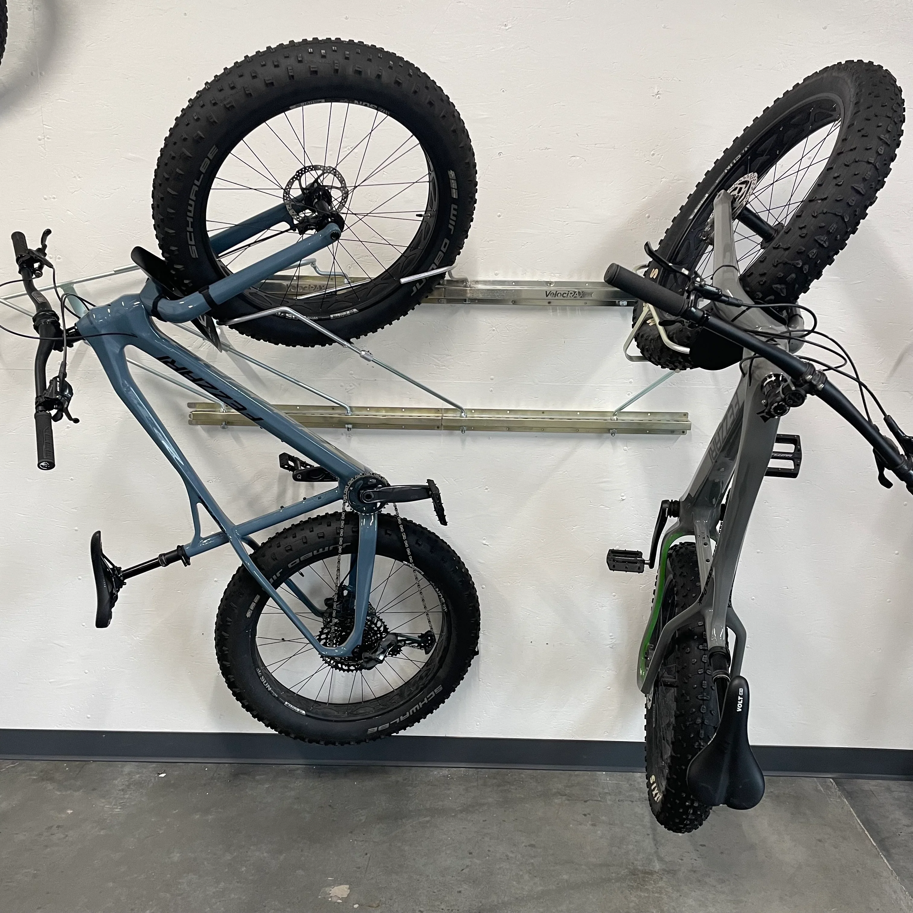 Fat Tyre Tilt & Pivot Garage Bike Rack - Image 4